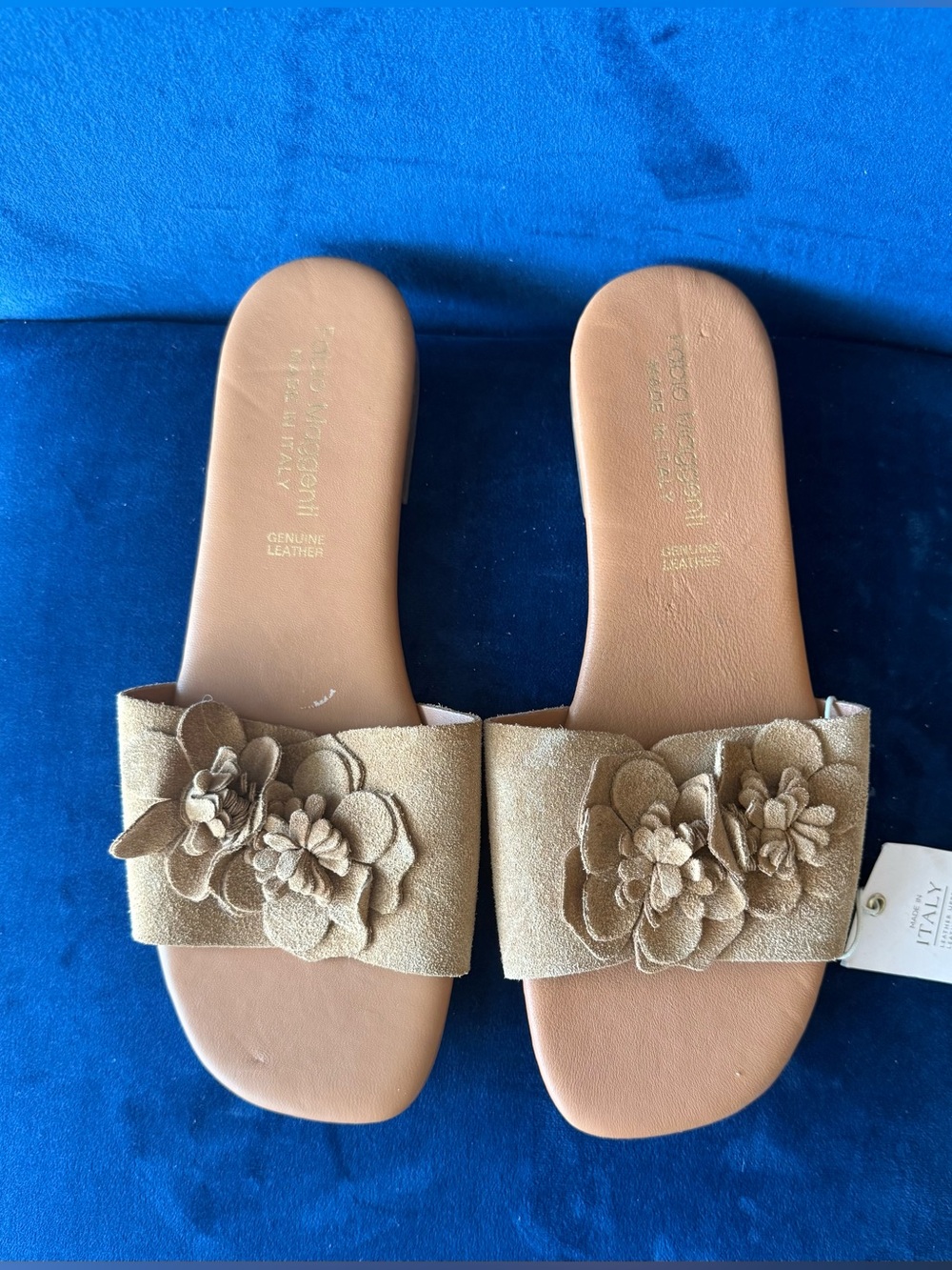 Women’s Floral Suede Slide Sandals in Tan